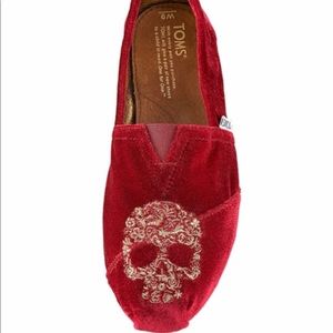Red velvet Toms with gold skull